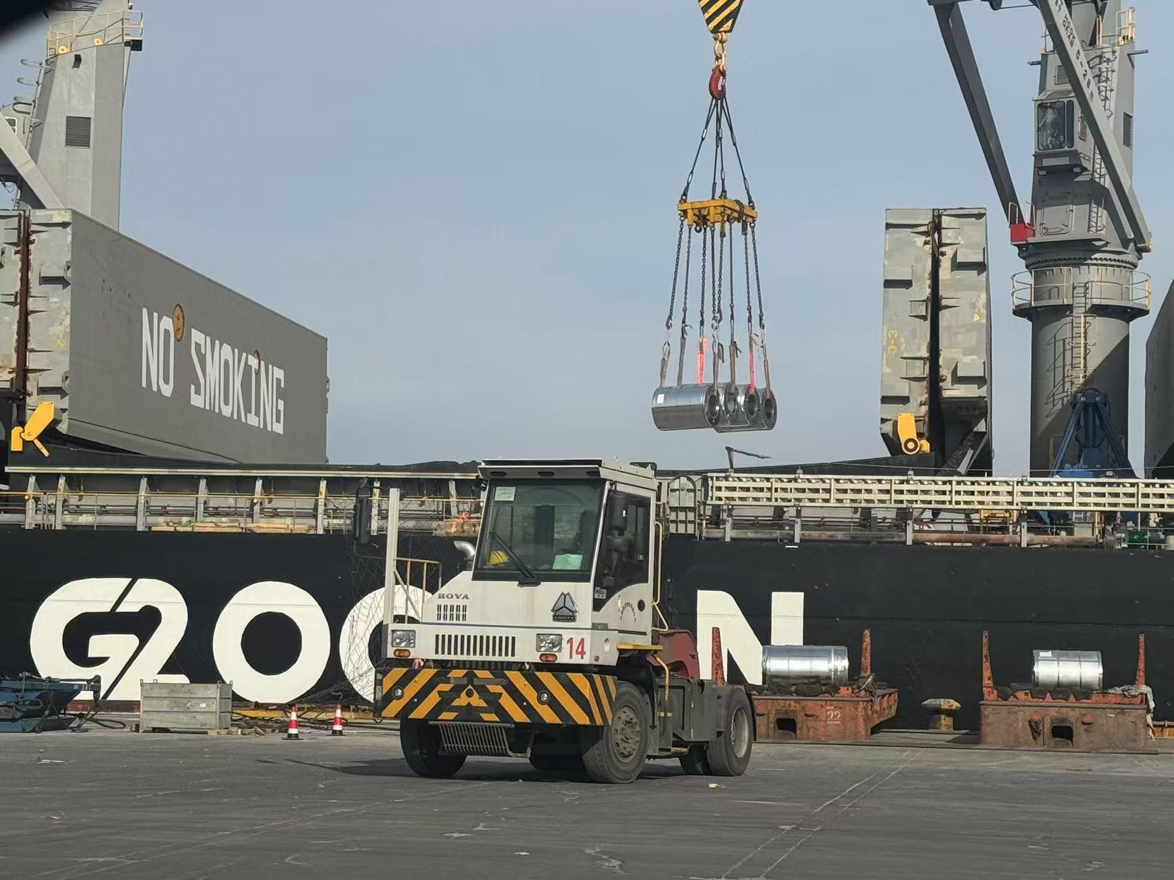 Steel coils load to bulk ship to Latin American market