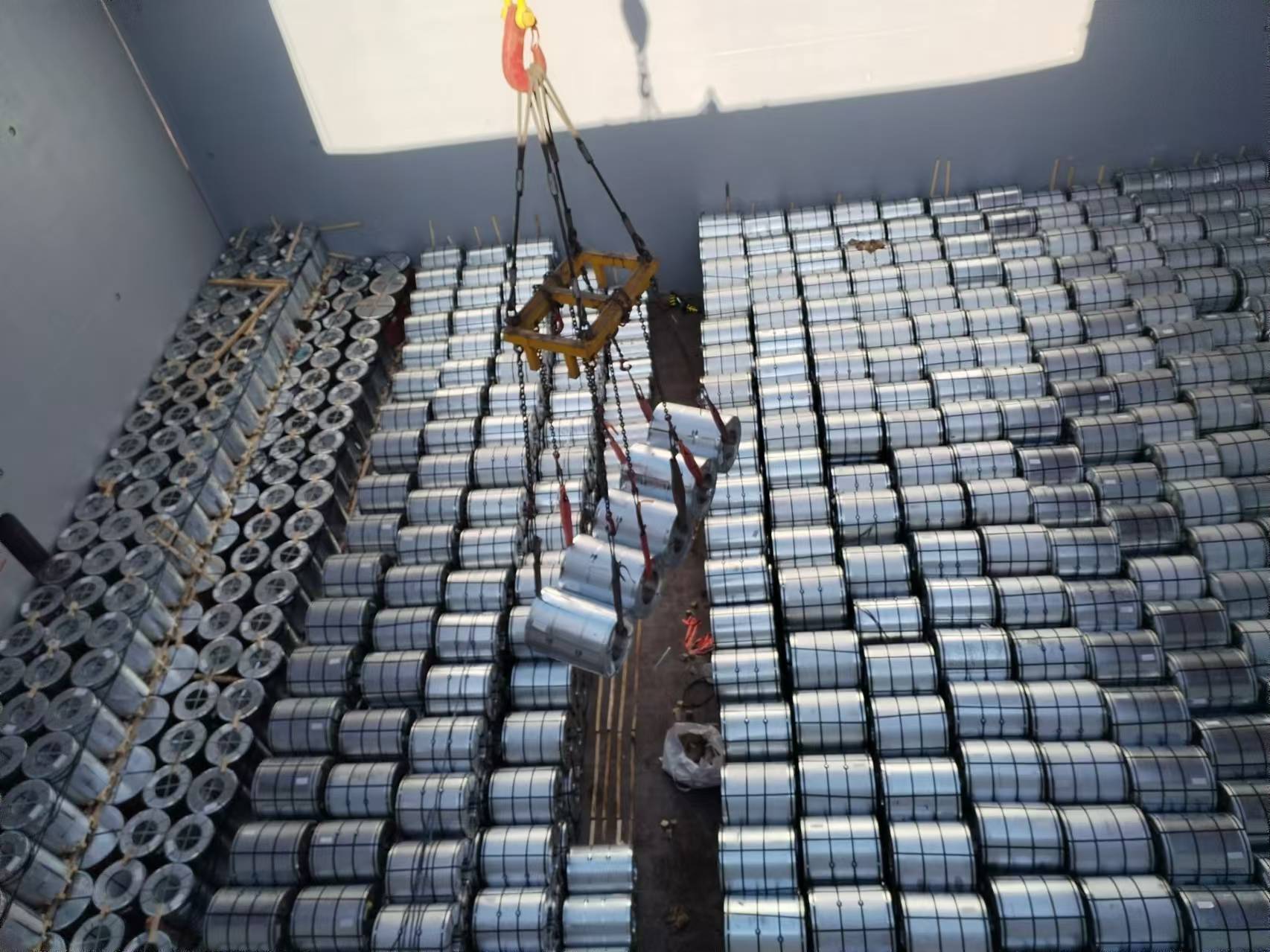 Steel coils load to bulk ship to Latin American market